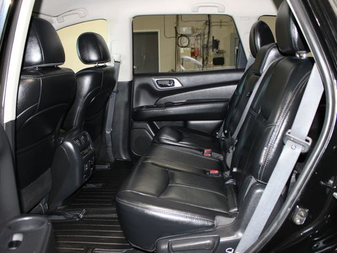 Used 2018 Nissan Pathfinder SL w/ Cargo Package FWD image 25