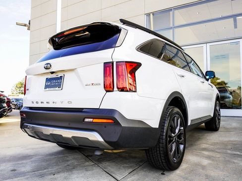 Used 2021 Kia Sorento SX Prestige image 12
