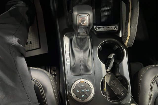 Used 2025 Ford Bronco Badlands AWD/4WD image 14