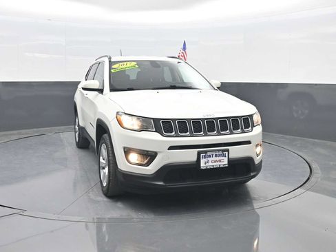 Used 2017 Jeep Compass Latitude w/ Popular Equipment Group AWD/4WD image 2