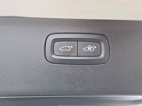 Used 2024 Volvo XC90 B5 Core w/ Protection Package Premier image 19