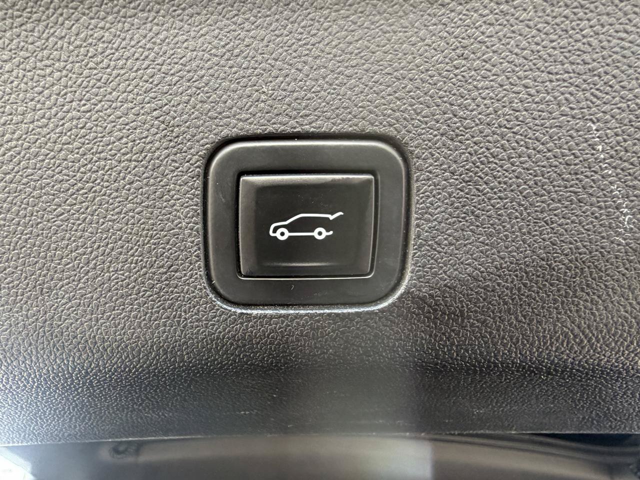 Used 2021 GMC Yukon SLT w/ SLT Luxury Plus Package AWD/4WD image 7