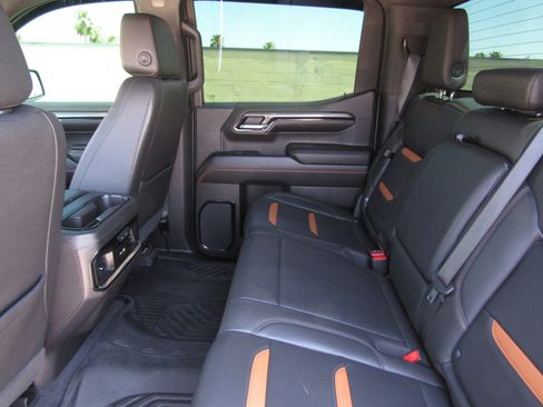Used 2022 GMC Sierra 1500 AT4 w/ Sierra Safety Plus Package AWD/4WD image 14