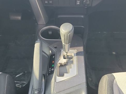 Used 2018 Toyota RAV4 XLE AWD/4WD image 15