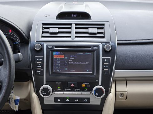 Used 2012 Toyota Camry LE image 17