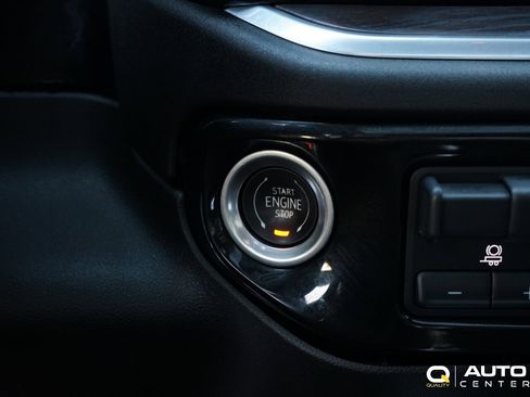 Used 2024 GMC Sierra 3500 SLT w/ SLT Premium Package image 31