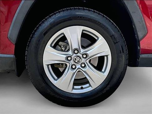 Used 2022 Toyota RAV4 XLE w/ Convenience Package FWD image 10
