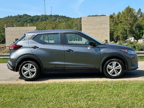 Used 2021 Nissan Kicks S FWD image 3