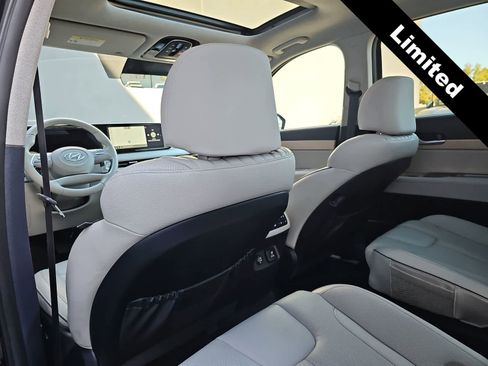 Used 2024 Hyundai Palisade Limited image 16