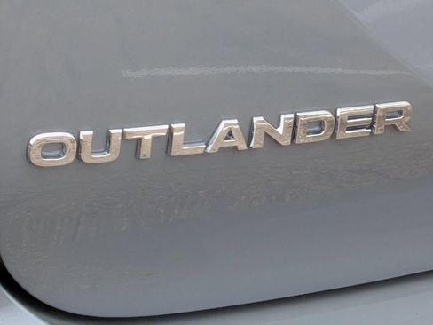 New 2026 Mitsubishi Outlander SE image 10