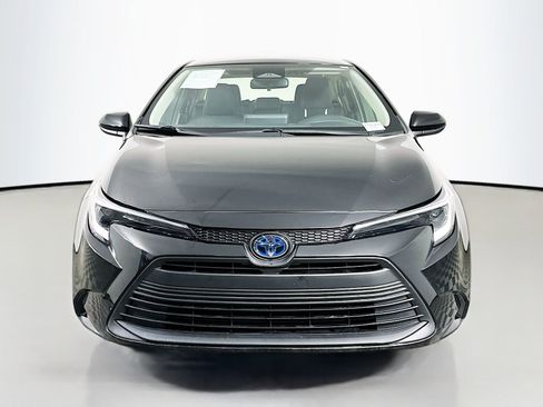Used 2023 Toyota Corolla LE FWD image 2