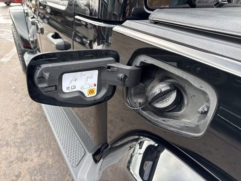 Used 2020 Jeep Gladiator Overland image 18