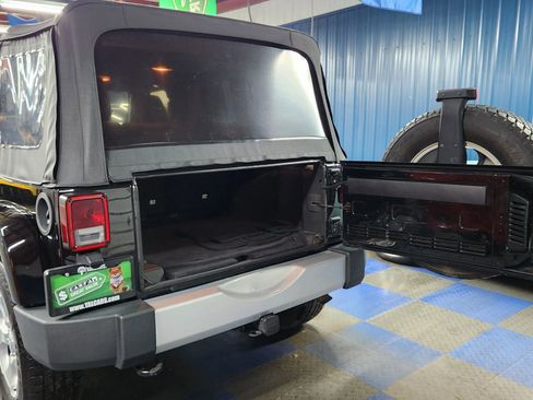 Used 2015 Jeep Wrangler Unlimited Sahara w/ Dual Top Group image 55