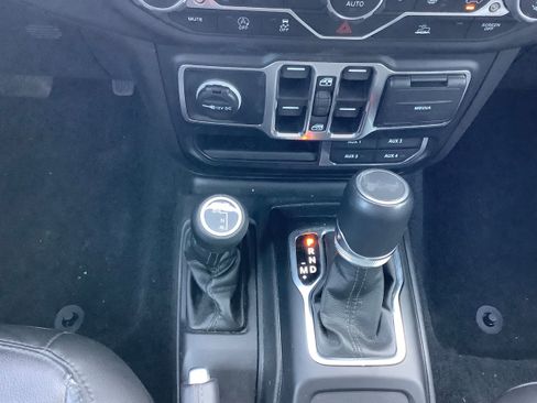 Used 2023 Jeep Wrangler Unlimited Sahara AWD/4WD image 11
