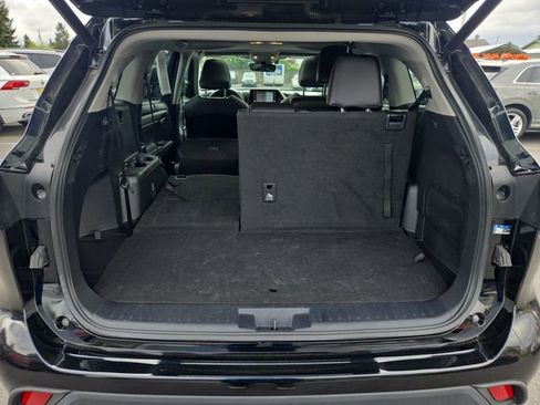 Used 2021 Toyota Highlander XLE AWD/4WD image 12