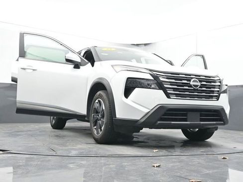 Used 2025 Nissan Rogue SV image 66