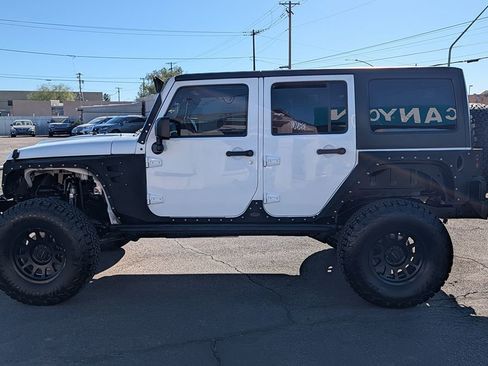 Used 2015 Jeep Wrangler Unlimited Rubicon image 12