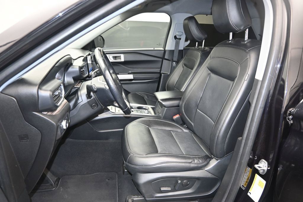 Used 2021 Ford Explorer Limited w/ Equipment Group 301A AWD/4WD image 20