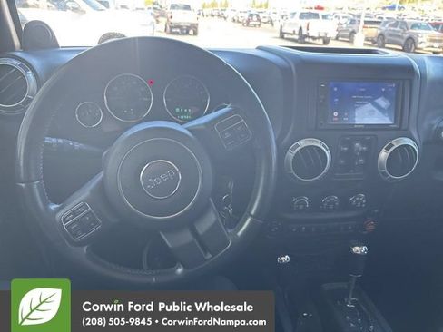 Used 2014 Jeep Wrangler Unlimited Rubicon w/ Connectivity Group AWD/4WD image 14