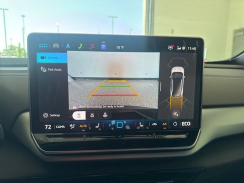 New 2025 Volkswagen ID.4 Pro image 19