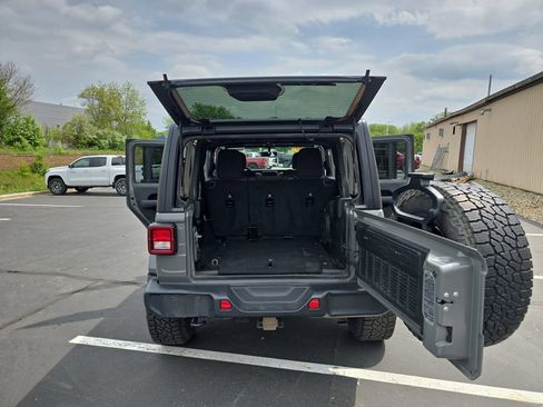 Used 2020 Jeep Wrangler Unlimited Sahara AWD/4WD image 15