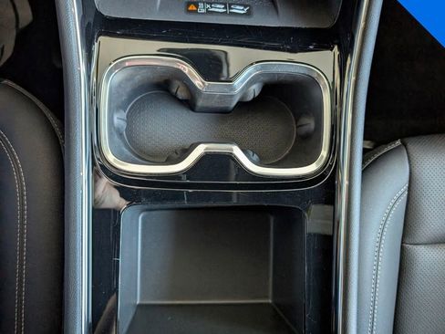 Certified 2025 Chevrolet Traverse LT image 24