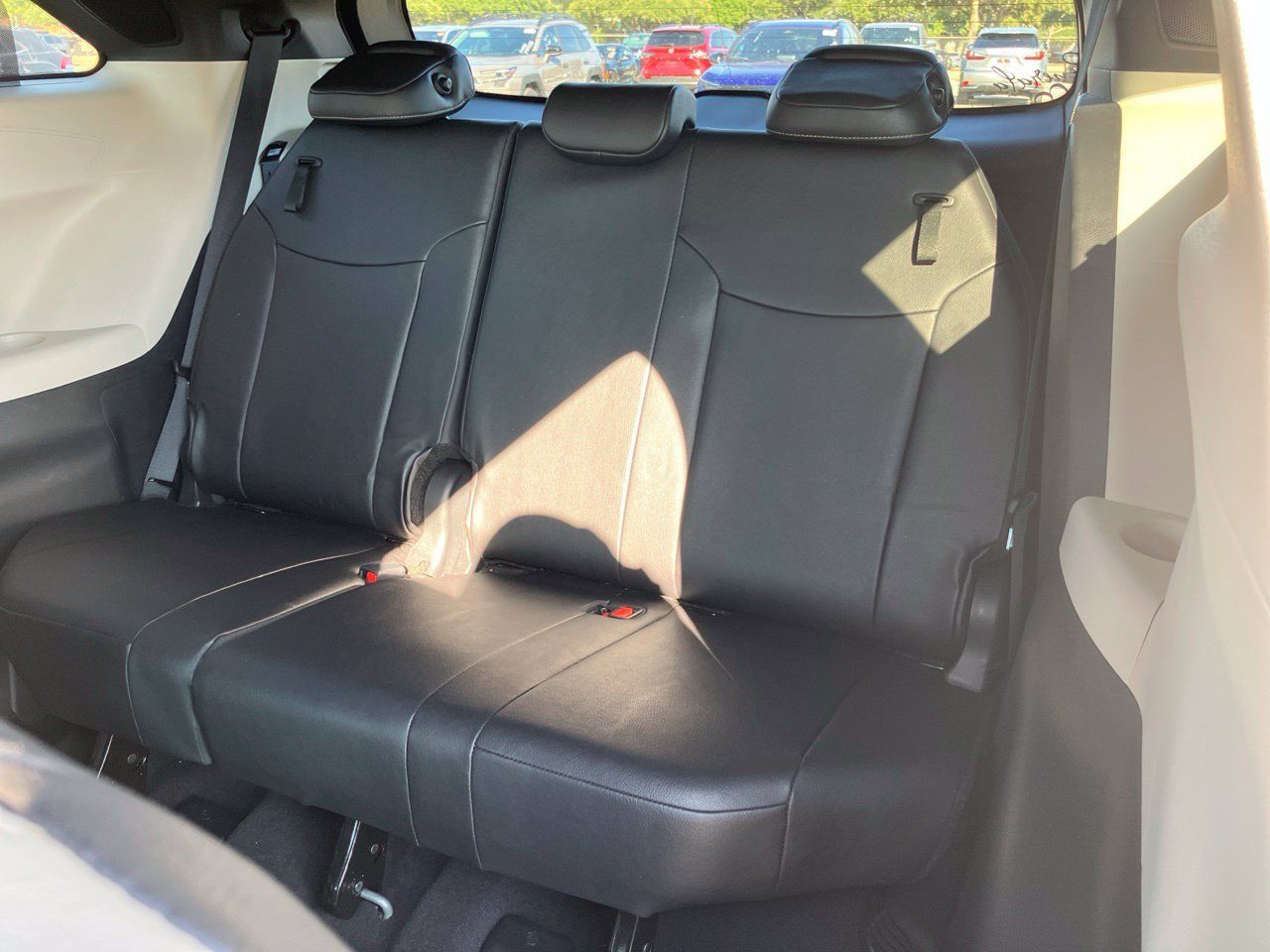 Used 2025 Toyota Sienna Platinum FWD image 9