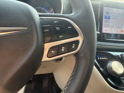 Used 2023 Chrysler Pacifica Touring-L w/ Uconnect Theater Family Group AWD/4WD image 11