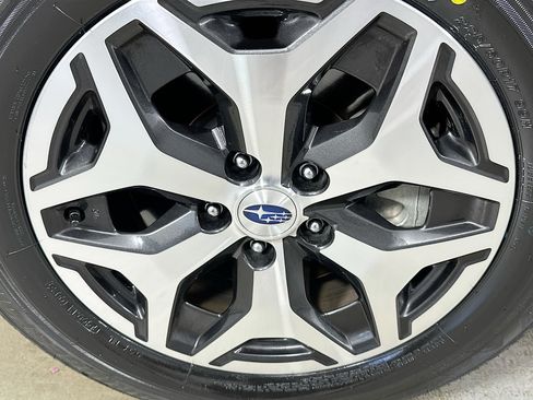 Used 2023 Subaru Forester Premium AWD/4WD image 30