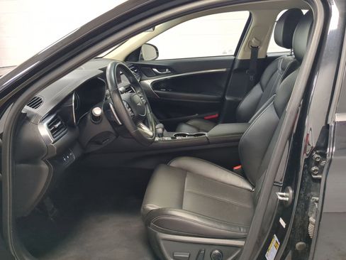 Used 2025 Genesis G70 2.5T image 18