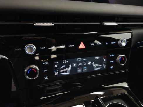 Used 2025 Genesis G80 3.5T Sport image 26