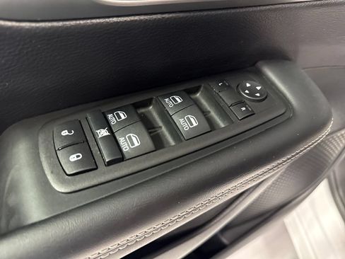 Used 2025 Chrysler Pacifica Select FWD image 30