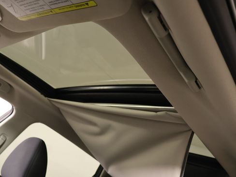Used 2017 Nissan Rogue SV FWD image 15