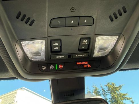 Used 2024 Chevrolet Equinox Premier AWD/4WD image 17
