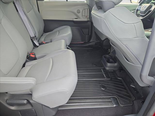 Used 2024 Toyota Sienna XLE FWD image 19