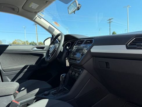 Used 2021 Volkswagen Tiguan S image 29