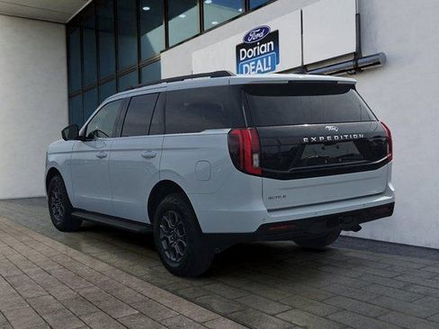 Used 2025 Ford Expedition Active RWD image 5