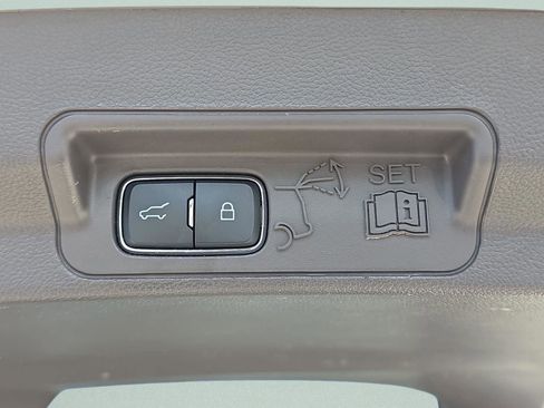 Used 2020 Ford Explorer Platinum w/ Premium Technology Package image 9