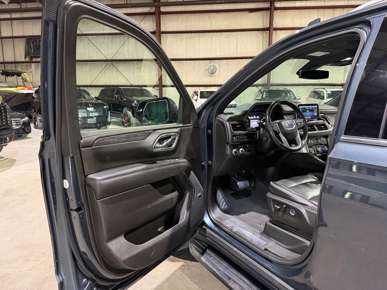 Used 2021 GMC Yukon SLT w/ SLT Luxury Plus Package RWD image 12