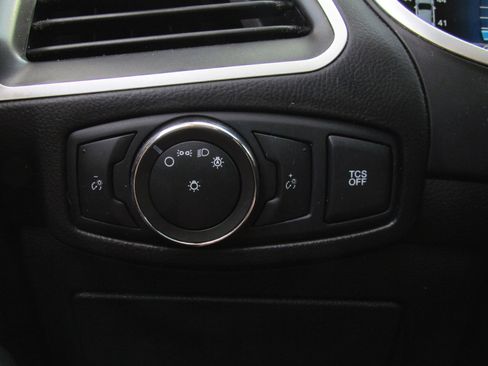 Used 2021 Ford Edge SE image 24