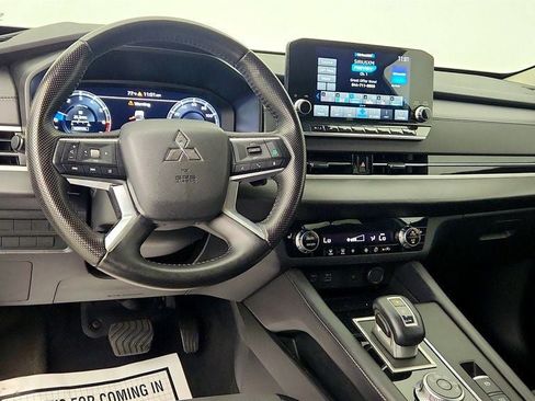 Used 2024 Mitsubishi Outlander SE Black Edition FWD image 13