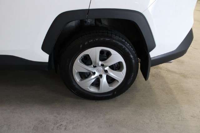 Used 2019 Toyota RAV4 LE w/ Carpet Mat Package AWD/4WD image 32