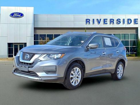 Used 2020 Nissan Rogue SV image 3
