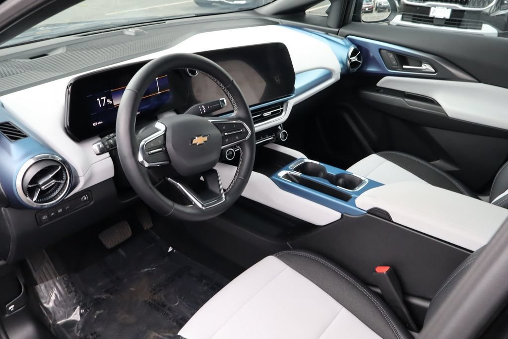 Used 2026 Chevrolet Equinox EV LT FWD image 17