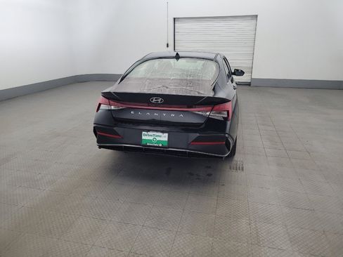 Used 2024 Hyundai Elantra SEL w/ Convenience Package FWD image 7