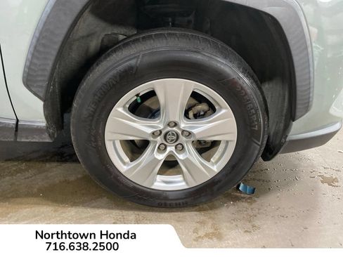 Used 2021 Toyota RAV4 XLE FWD image 11