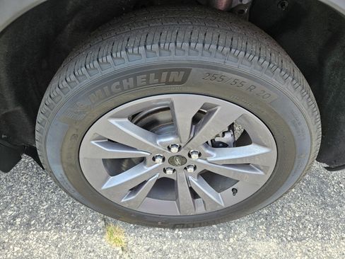 Used 2023 Ford Explorer XLT w/ Equipment Group 202A AWD/4WD image 14