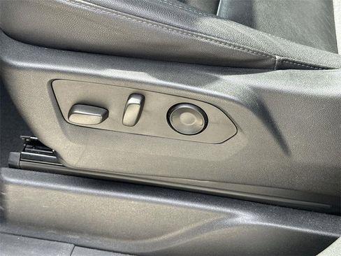 Used 2023 Chevrolet Suburban LT image 34