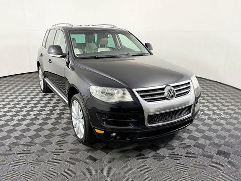 Used 2010 Volkswagen Touareg V6 image 4