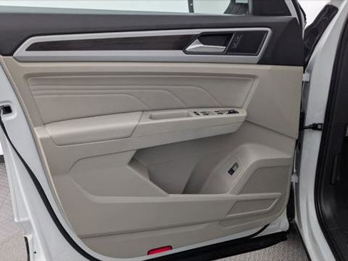 Used 2023 Volkswagen Atlas SE w/ Panoramic Sunroof Package FWD image 13